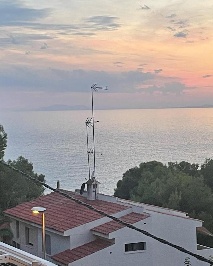 Beach Front Retro Hideaway In Σαλού Εξωτερικό φωτογραφία