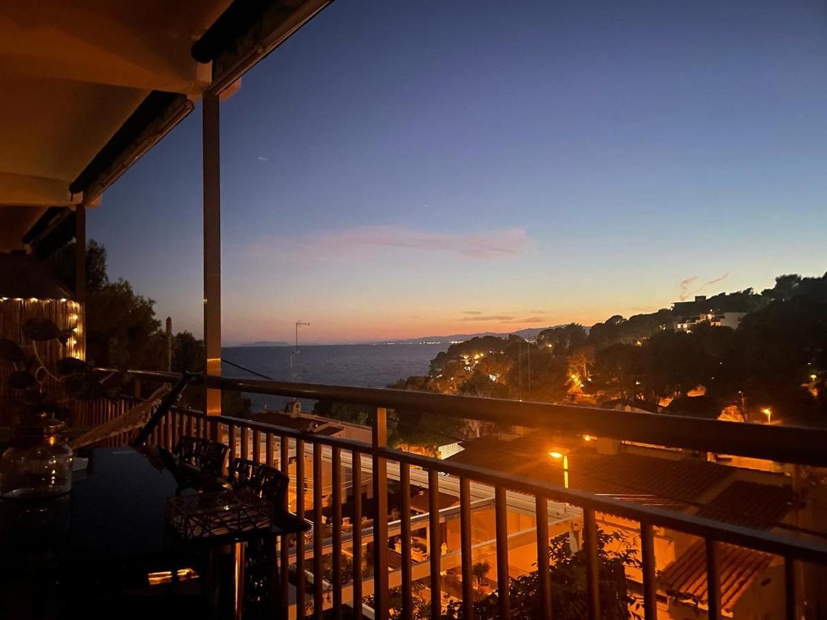 Beach Front Retro Hideaway In Σαλού Εξωτερικό φωτογραφία
