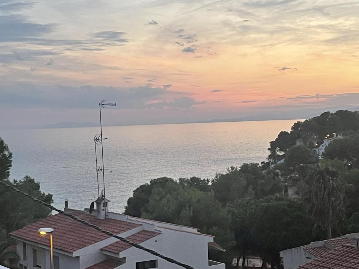 Beach Front Retro Hideaway In Σαλού Εξωτερικό φωτογραφία