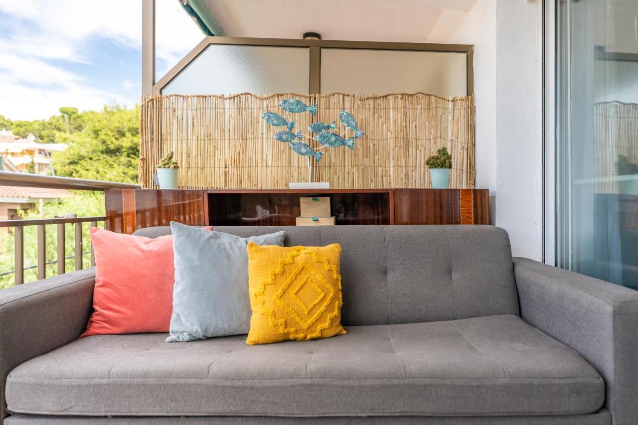 Beach Front Retro Hideaway In Σαλού Εξωτερικό φωτογραφία