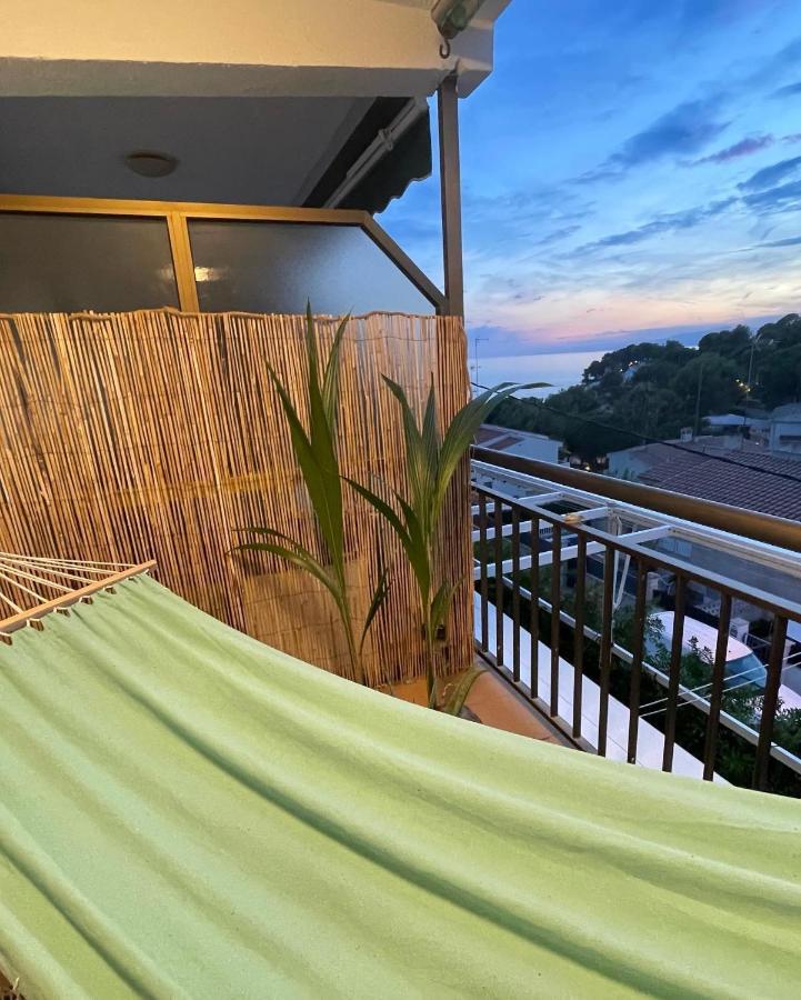 Beach Front Retro Hideaway In Σαλού Εξωτερικό φωτογραφία