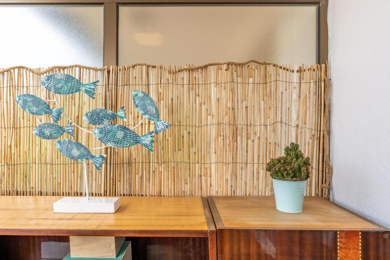 Beach Front Retro Hideaway In Σαλού Εξωτερικό φωτογραφία